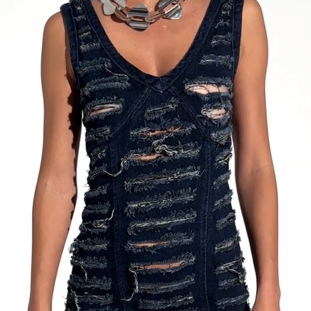 New Akira SHE'S GOT IT SHREDDED DENIM MIDI DRESS IN DARK BLUE - Picture 9 of 12